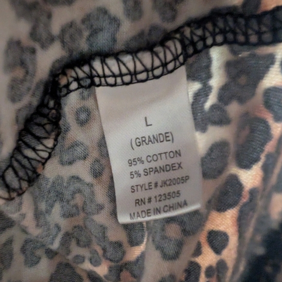 🎀$5 Heart Hips Animal Print Sleeveless Top - Picture 4 of 6